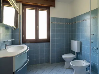 Badezimmer mit Dusche