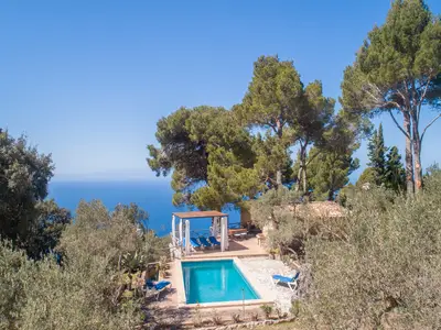 PoolOfHouse