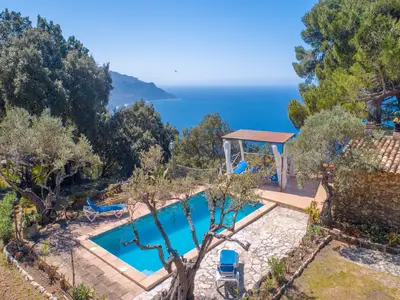 PoolOfHouse