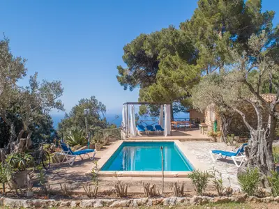 PoolOfHouse