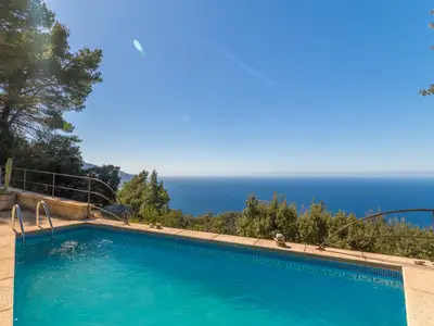 PoolOfHouse