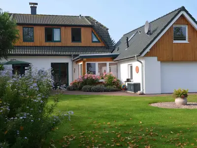 Ferienhaus für 9 Personen (230 m²) in Varel 1/10