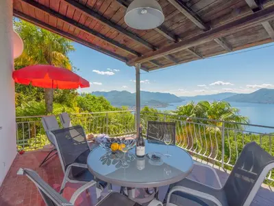 Ferienhaus für 9 Personen (163 m²) in Varese 1/10