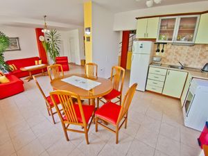 23477880-Ferienhaus-8-Varna-300x225-5