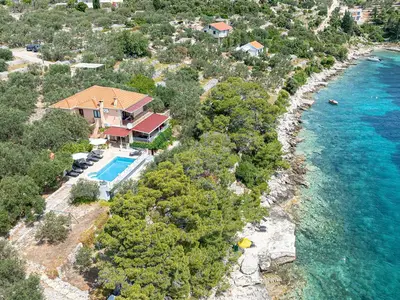 Ferienhaus für 8 Personen (300 m²) in Vela Luka 1/10