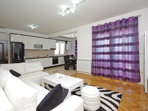 23729410-Ferienhaus-12-Veliki Prolog-300x225-3