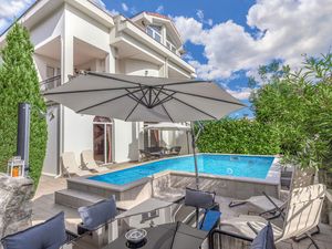 23748838-Ferienhaus-8-Veprinac-300x225-0