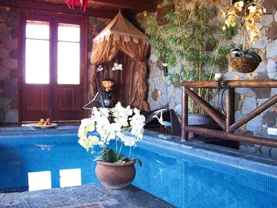 PoolOfHouse