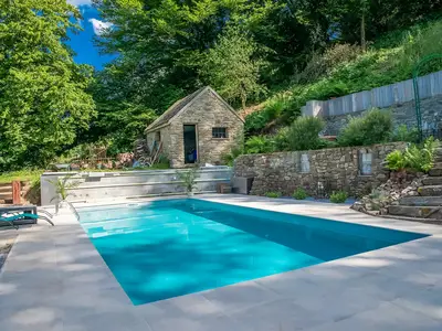 PoolOfHouse