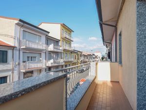 24001286-Ferienhaus-4-Viareggio-300x225-5