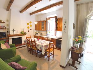 24028790-Ferienhaus-8-Viareggio-300x225-5