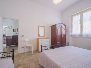 23867602-Ferienhaus-7-Viareggio-300x225-1