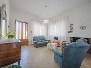 23867602-Ferienhaus-7-Viareggio-300x225-4