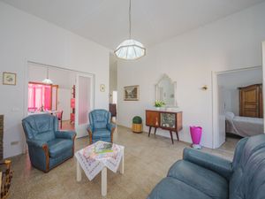 23867602-Ferienhaus-7-Viareggio-300x225-5