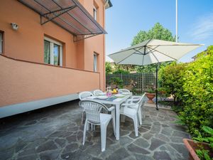 23868784-Ferienhaus-5-Viareggio-300x225-1