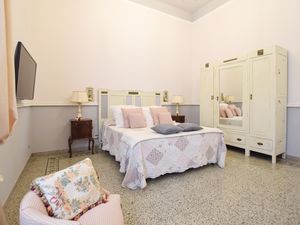 24051097-Ferienhaus-6-Viareggio-300x225-4