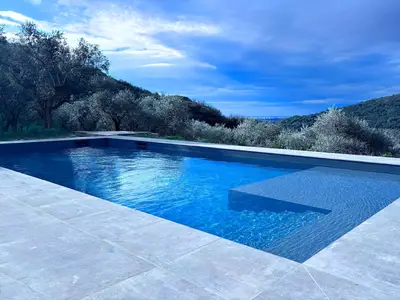 PoolOfHouse