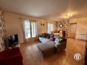 23996225-Ferienhaus-5-Villemoustaussou-300x225-5