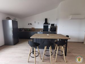 23508101-Ferienhaus-6-Villespassans-300x225-5