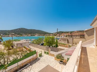 Ferienhaus für 8 Personen (100 m²) in Vinišće 3/10