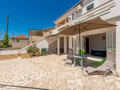 Ferienhaus für 8 Personen (100 m²) in Vinišće 9/10