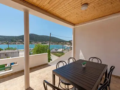 Ferienhaus für 8 Personen (100 m²) in Vinišće 1/10