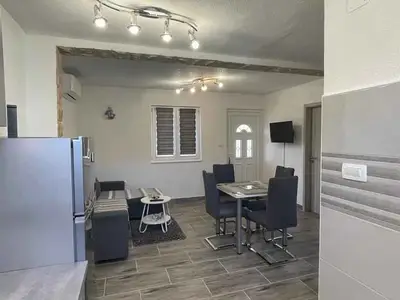 Ferienhaus für 4 Personen (50 m²) in Vinišće 9/10