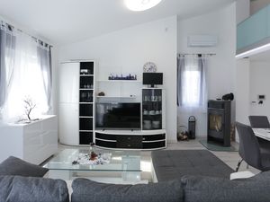 23933876-Ferienhaus-6-Vinišće-300x225-2