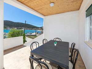 23751509-Ferienhaus-8-Vinišće-300x225-1