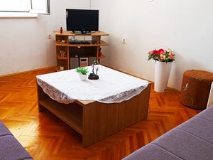 23932072-Ferienhaus-8-Vinišće-300x225-3