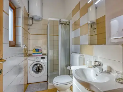 Badezimmer mit Dusche