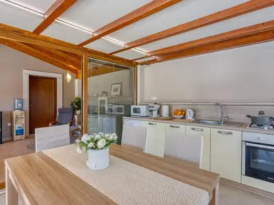 Küche und Essbereich