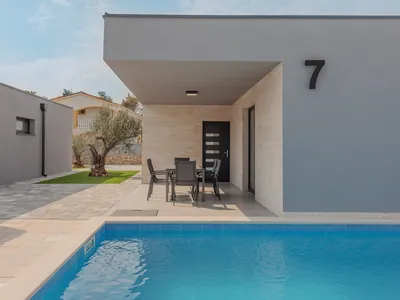PoolOfHouse