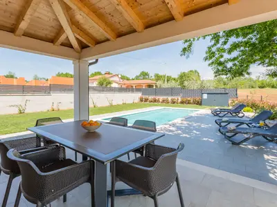 Ferienhaus für 6 Personen (160 m²) in Višnjan 10/10