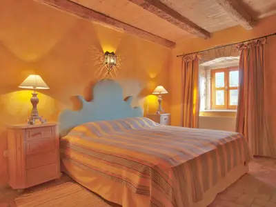 Gelbes Schlafzimmer / 1. Sock