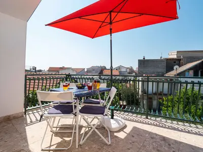 Ferienhaus für 7 Personen (72 m²) in Vodice 1/10