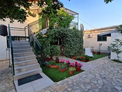 Ferienhaus für 8 Personen (90 m²) in Jadrija 2/10