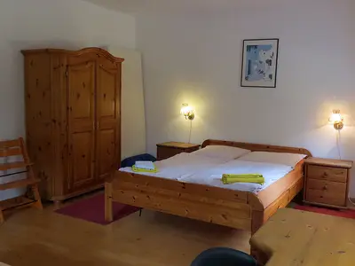 Rundgang Ferienwohnung / Das große Zimmer zum Schlafen...