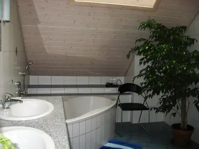 Rundgang Gästehaus / Das große Gästebad