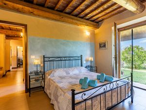 23760021-Ferienhaus-6-Volterra-300x225-5