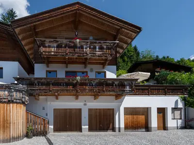 100_Chalet Schlossblick_Außenansicht von vorne