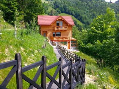 Schöner Außenweg zum Chalet