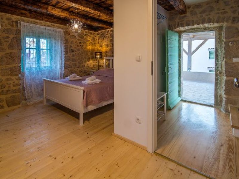 22210801-Ferienhaus-0-Vrbnik-800x600-0