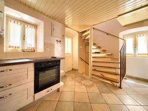 18023398-Ferienhaus-4-Vrbnik-300x225-3