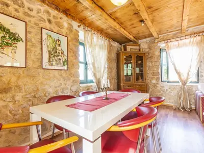 DiningRoom