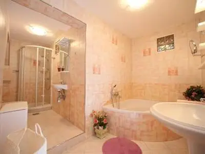 Das  Hauptbadezimmer