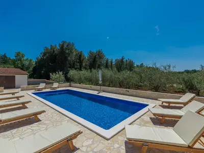 Ferienhaus für 10 Personen (300 m²) in Kloštar 10/10