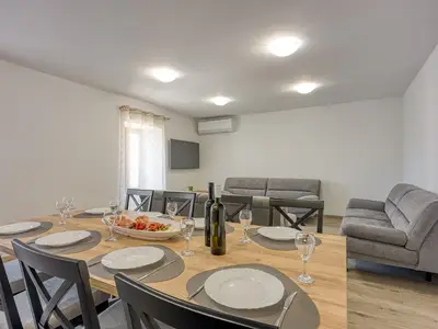 Ferienhaus für 8 Personen (220 m²) in Kloštar 6/10