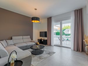 23978003-Ferienhaus-8-Vrsi-300x225-1