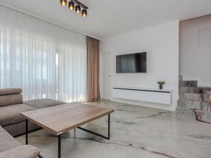 24043555-Ferienhaus-8-Vrsi-300x225-4